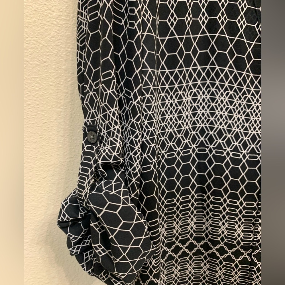 Abstract button up - Picture 6 of 8